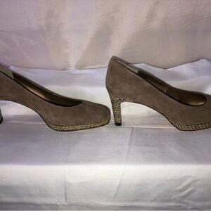 Vaneli suede/leather pumps/heels size 8 wide worn 2 times- like new camel/tan